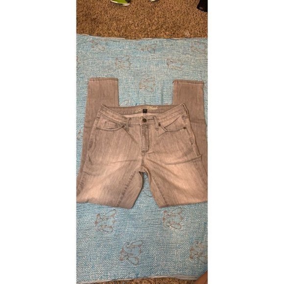 Like new Universal Thread Grey Wash Jean - Picture 3 of 5